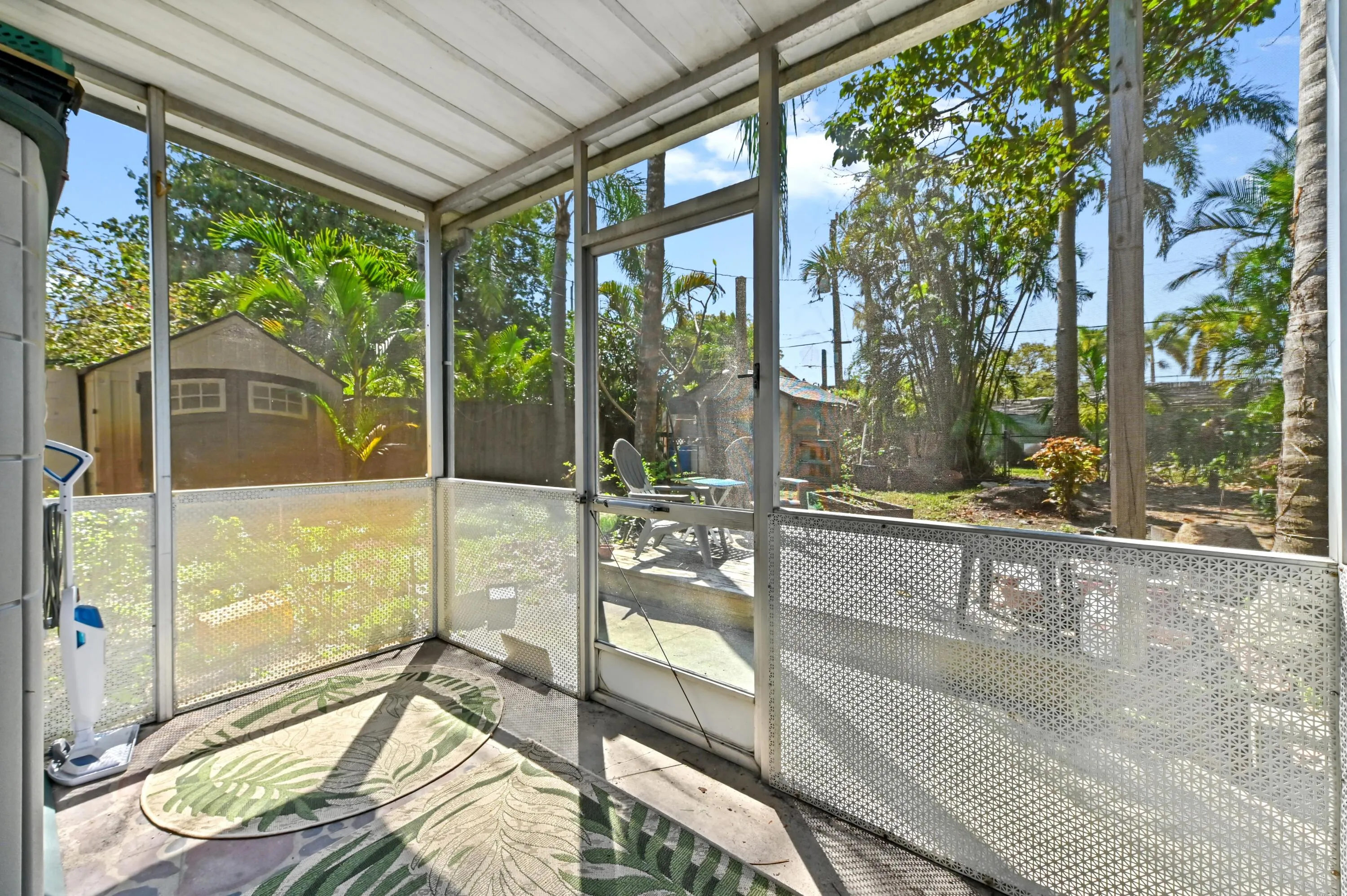 19 Patio 01