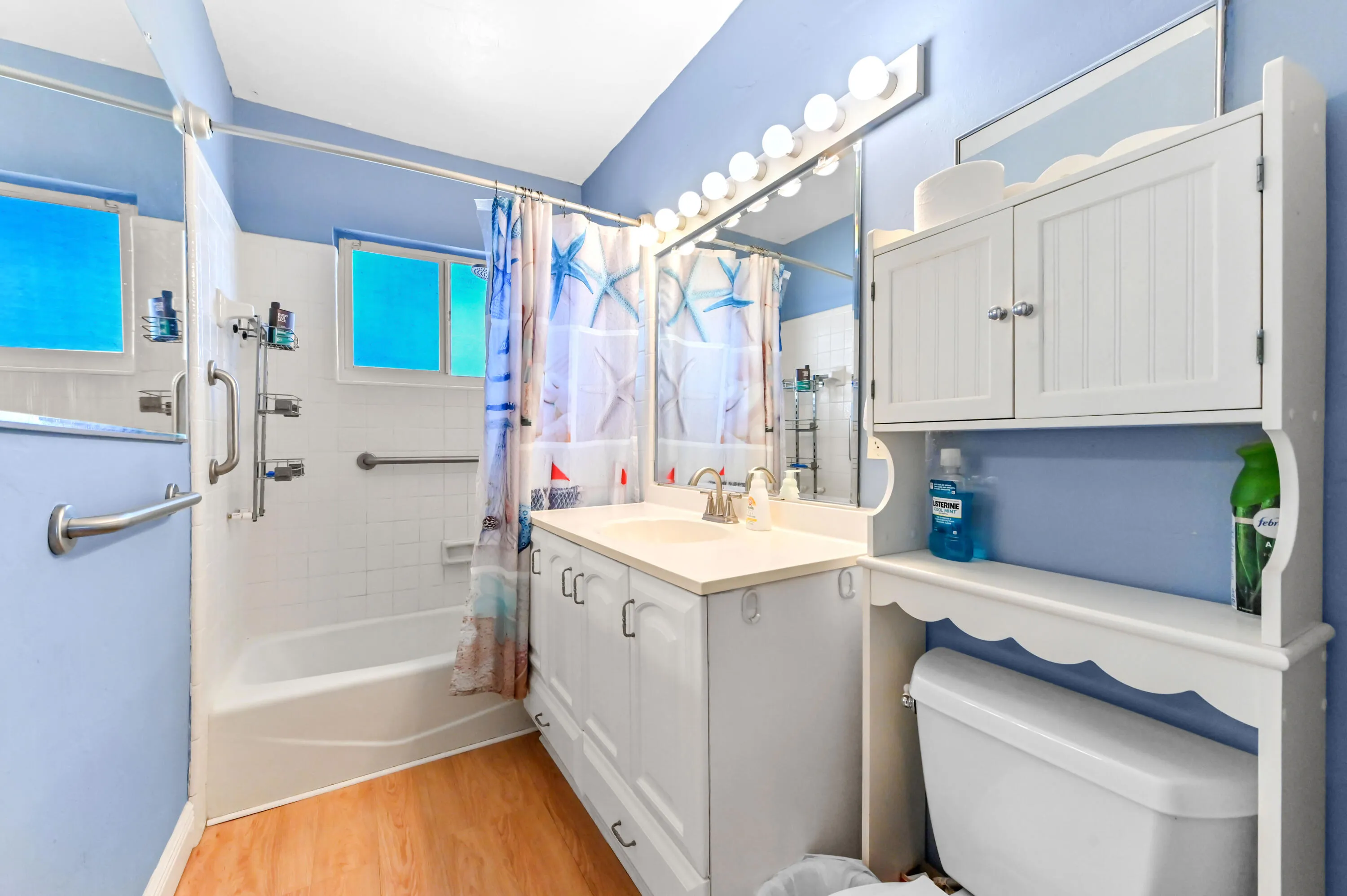 18 Bathroom 01
