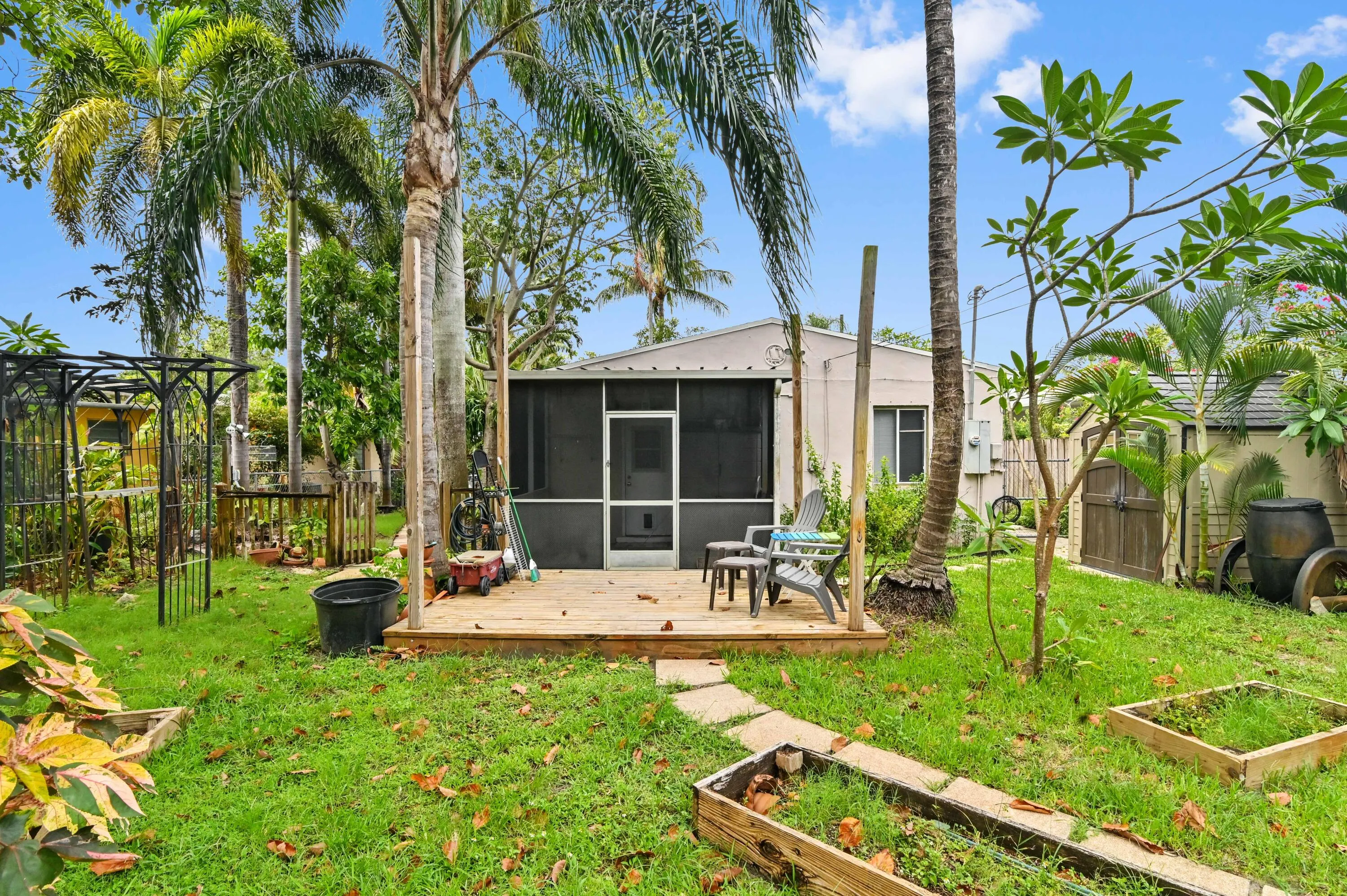 05 Backyard 03