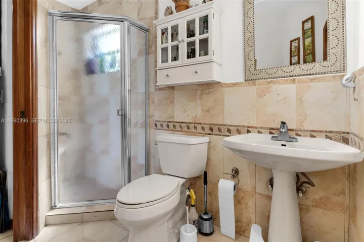 Principal Bathroom