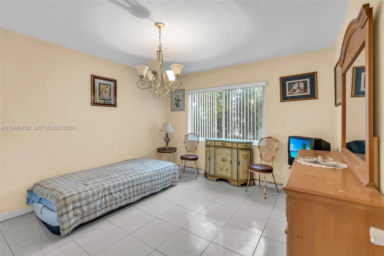 Guest bedroom