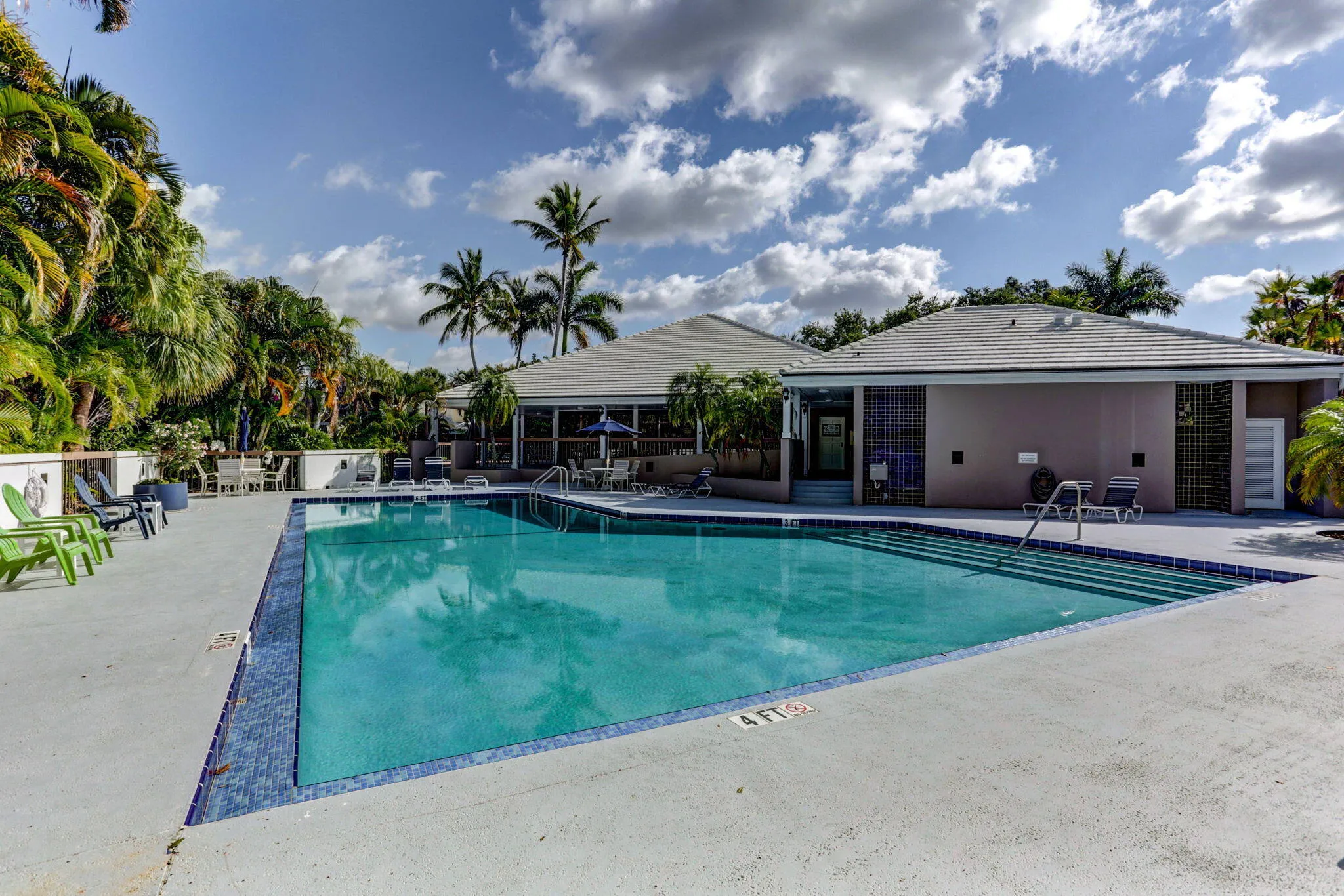 Clubhouse Pool (2)