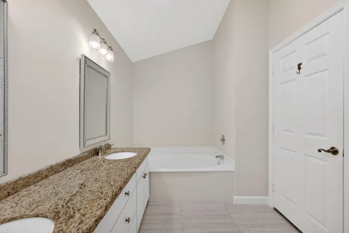 Primary Bathroom (3)