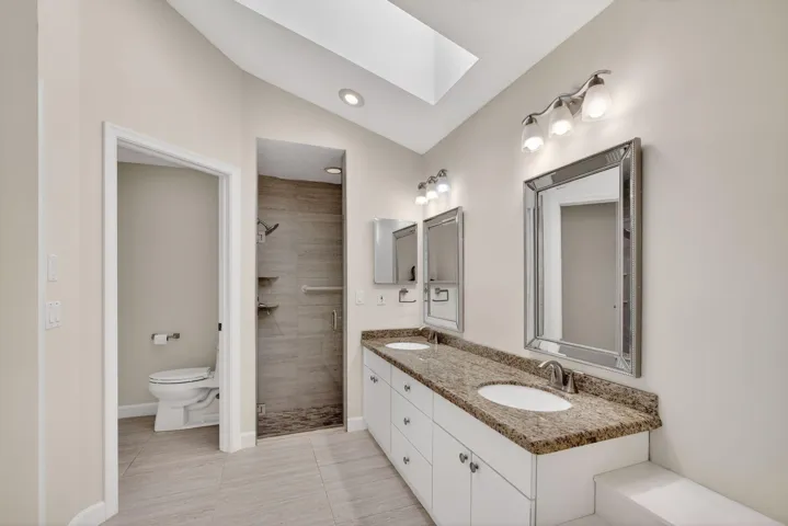 Primary Bathroom (2)