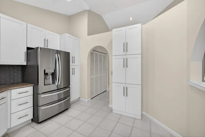 Unique archway and pantry​​‌​​​​‌​​‌‌​‌‌​​​‌‌​‌​‌​‌​​​‌​​ space