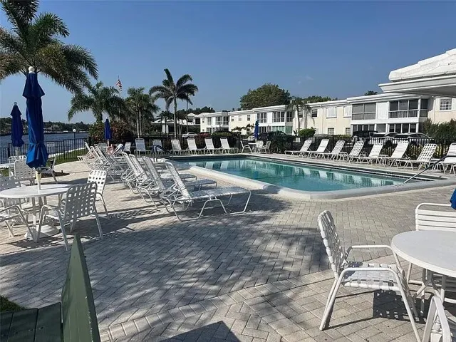 0-outside_and_pool