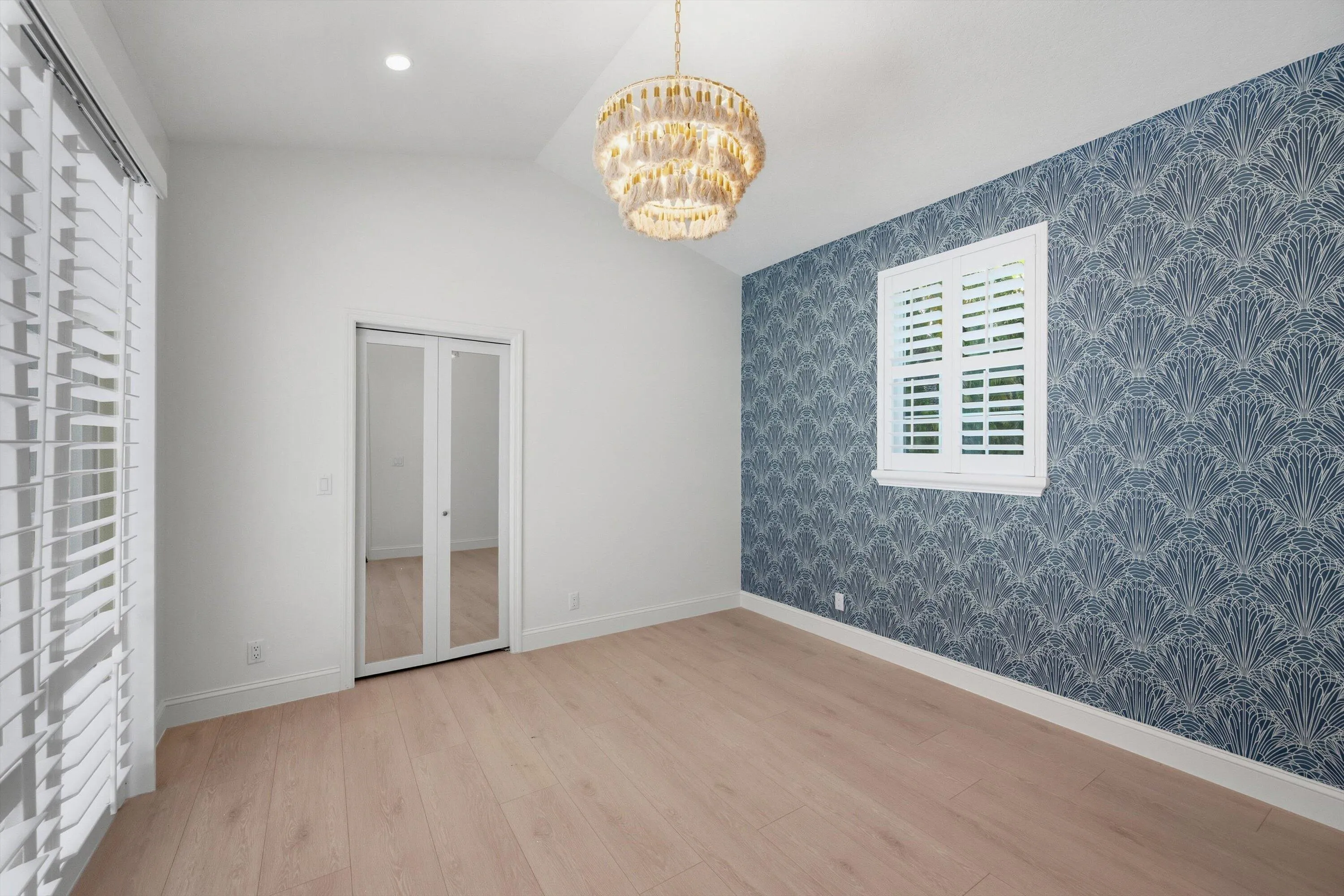 3rd BEDROOM (in guest house)