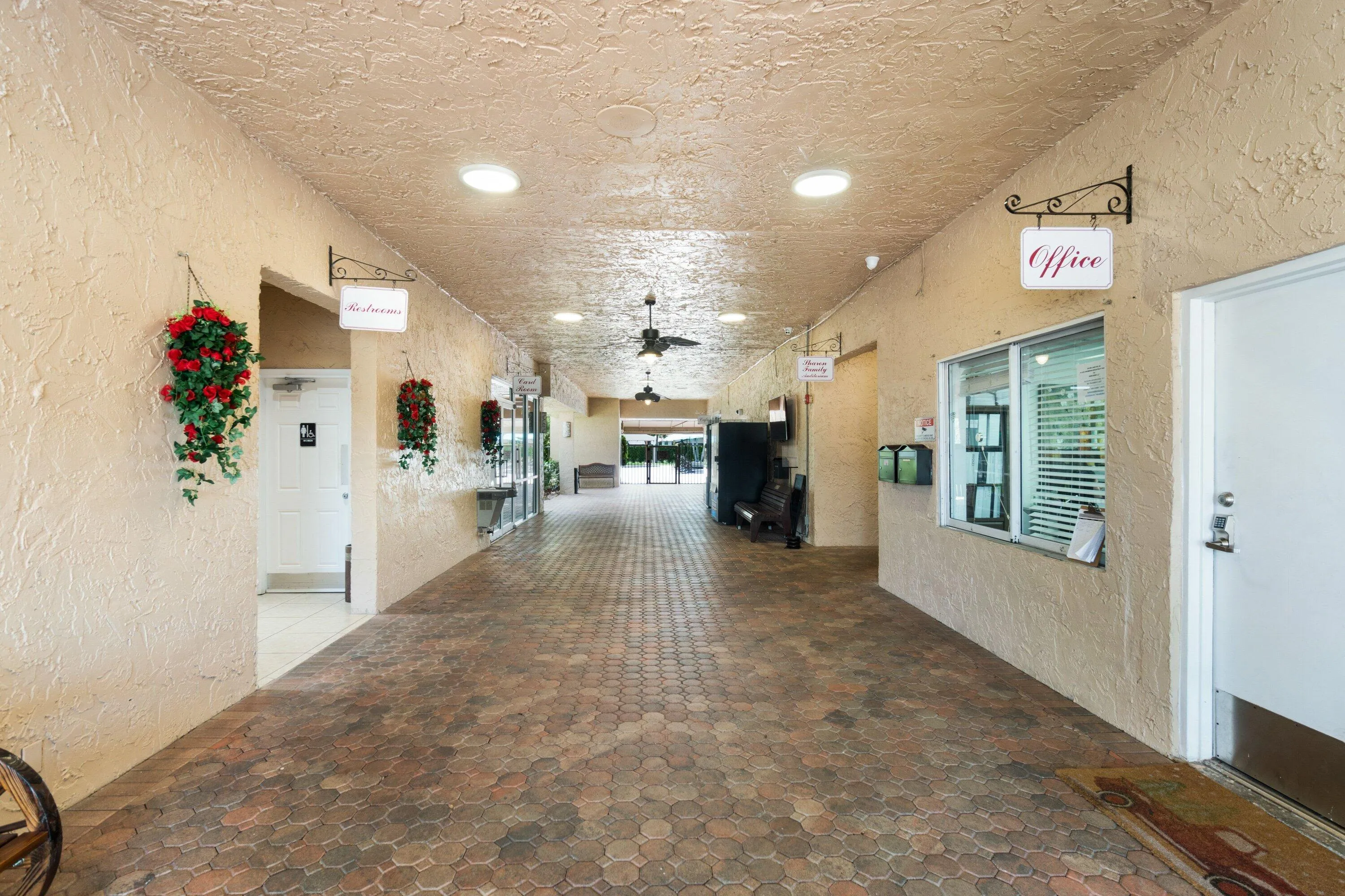 048-130LakeMerylDrive-228-WestPalmBeach-