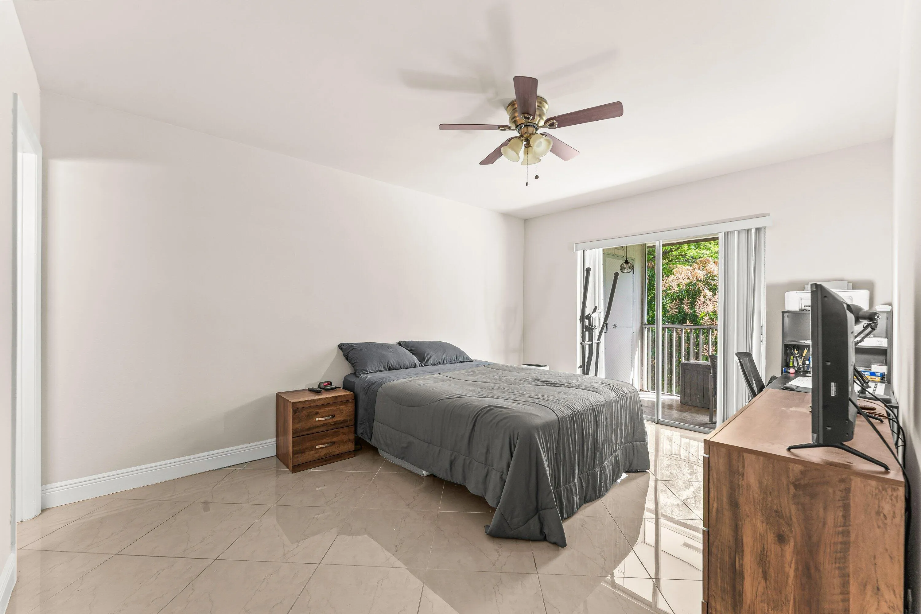 018-130LakeMerylDrive-228-WestPalmBeach-