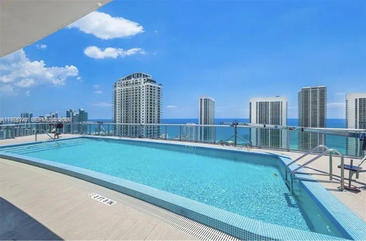 Owners Only, Rooftop Pool