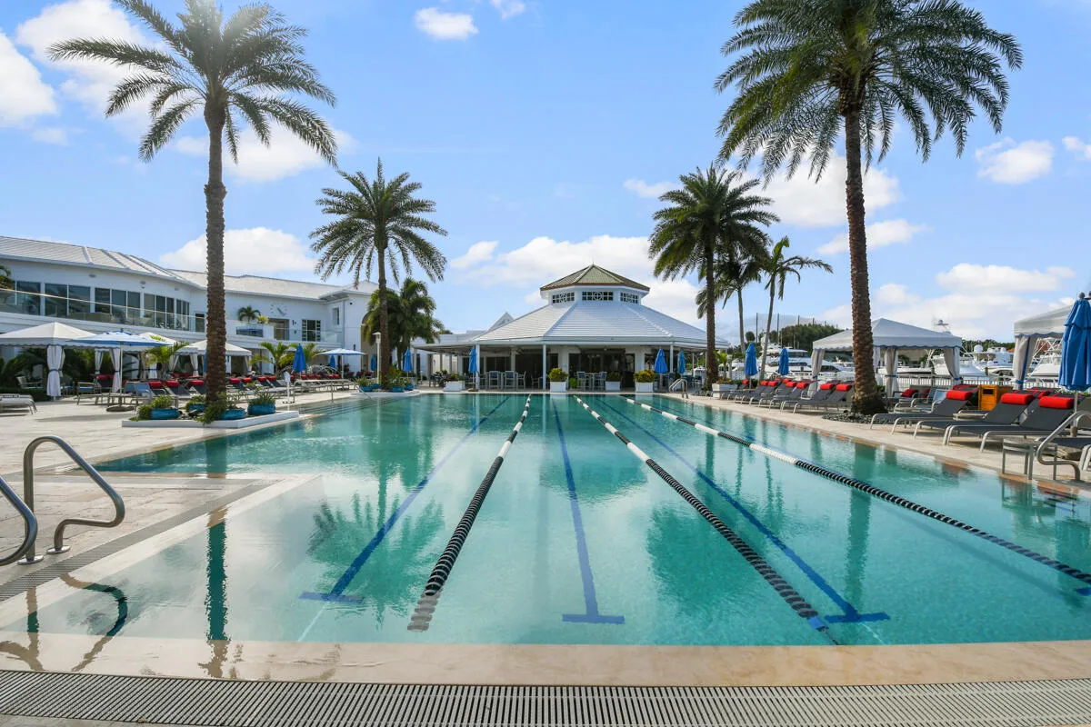 MAIN CLUBHOUSE POOL