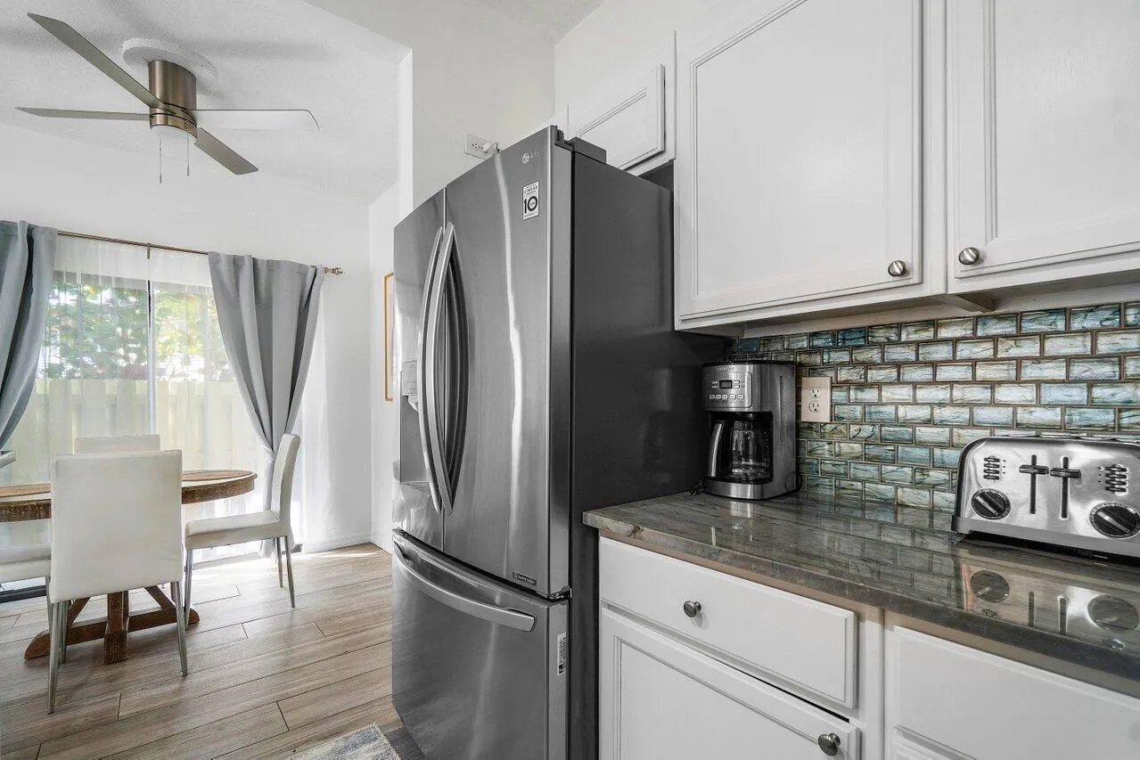 Backsplash/Fridge