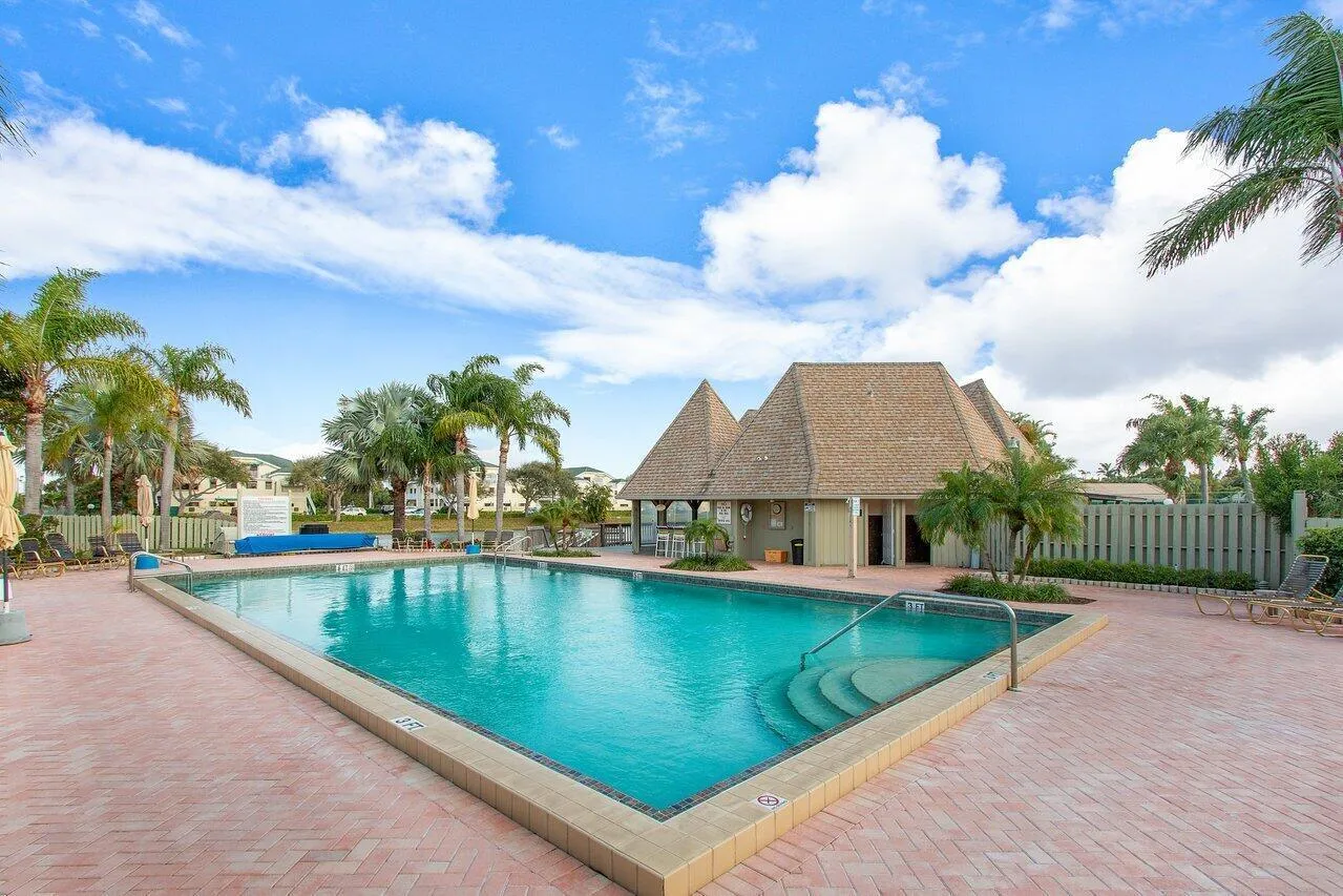 Pool/Clubhouse