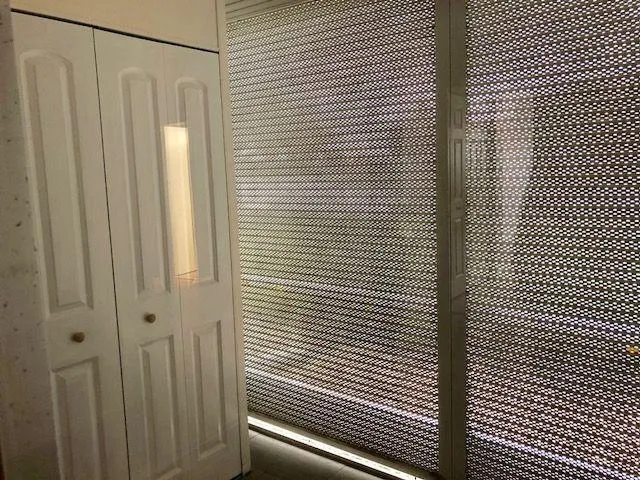 Screened Patio w/pull downs