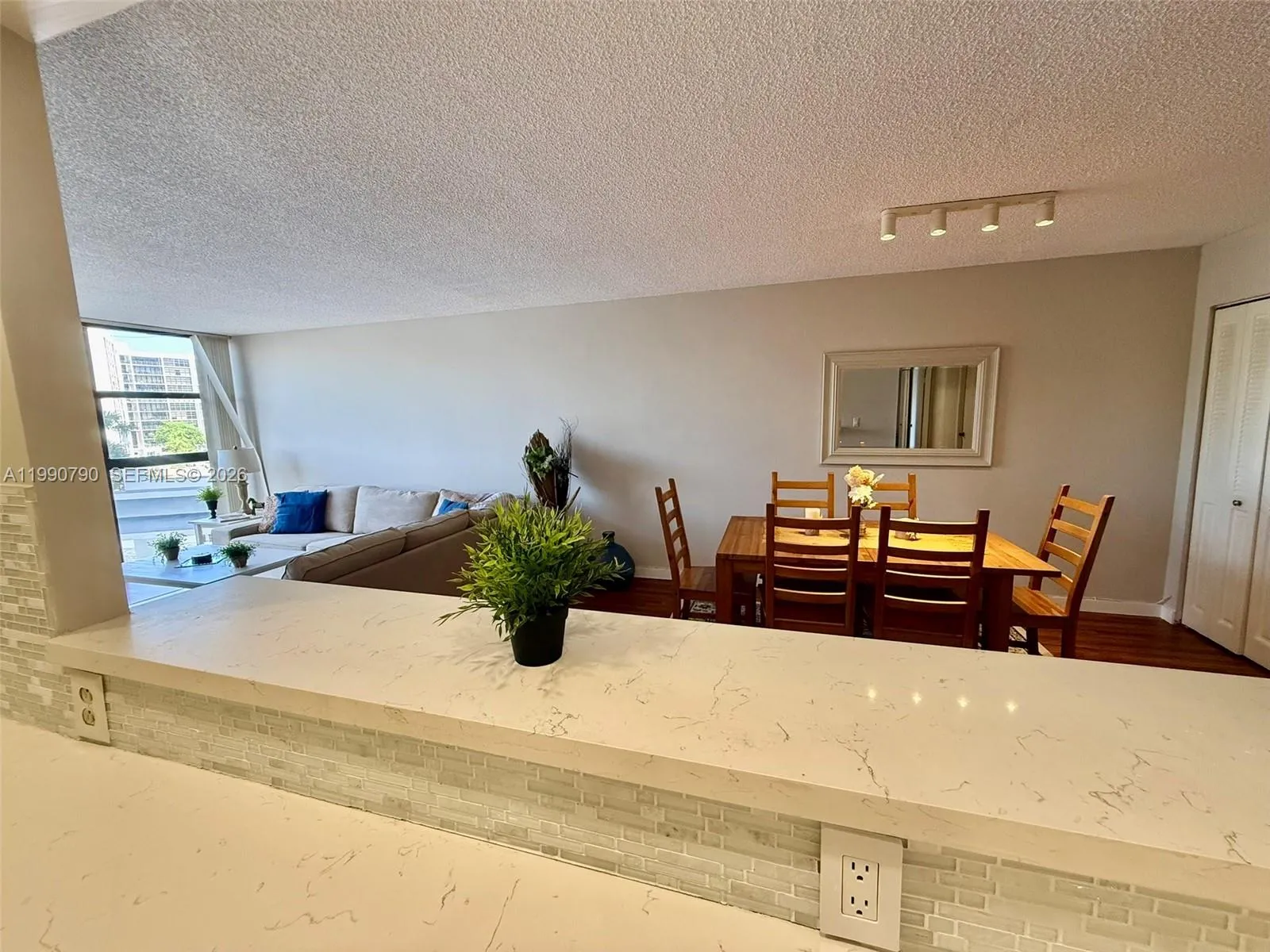 Open Kitchen