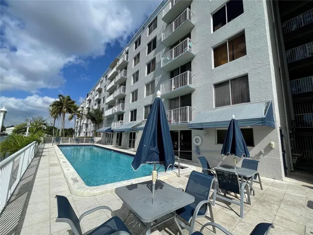 1740 nw n river - pool