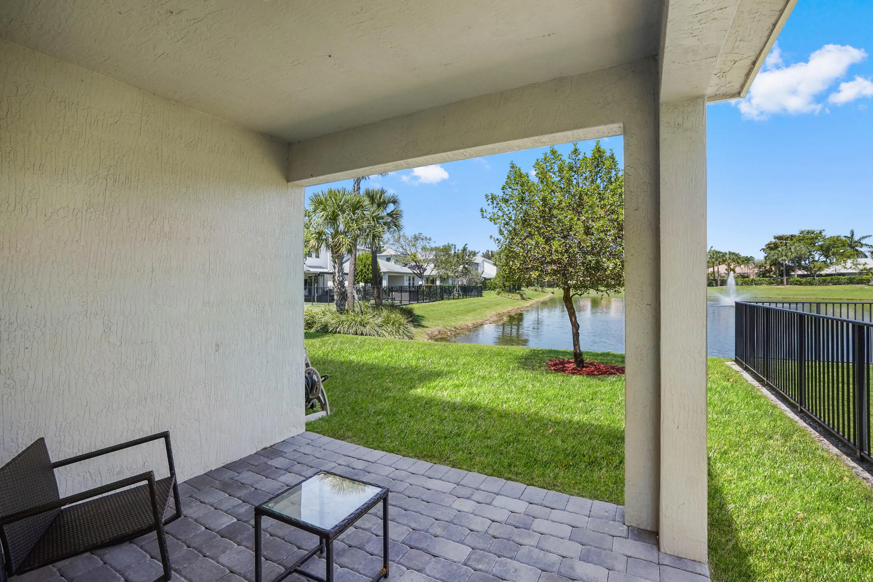 37 patio 02-grass