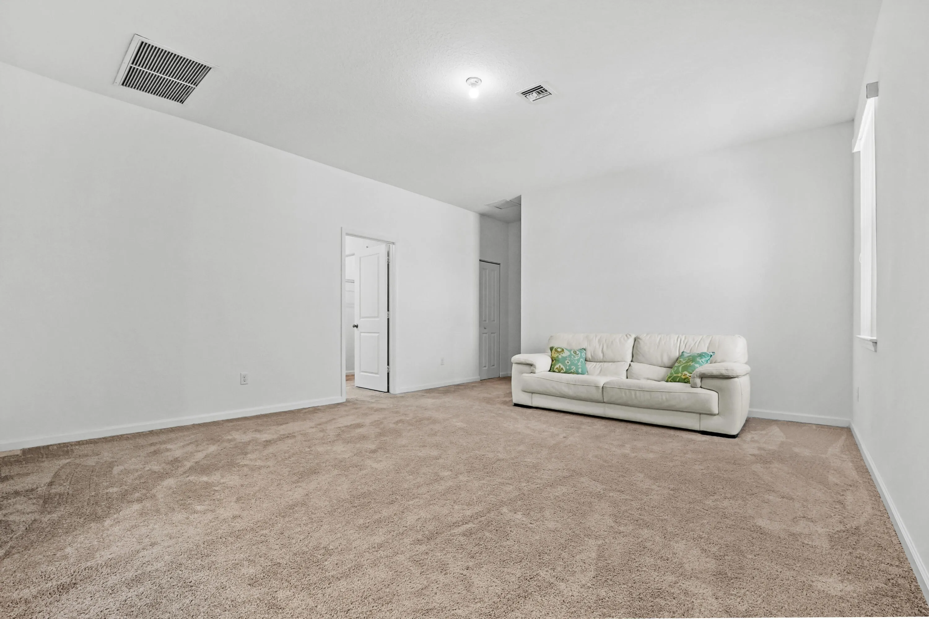 11 family room 01
