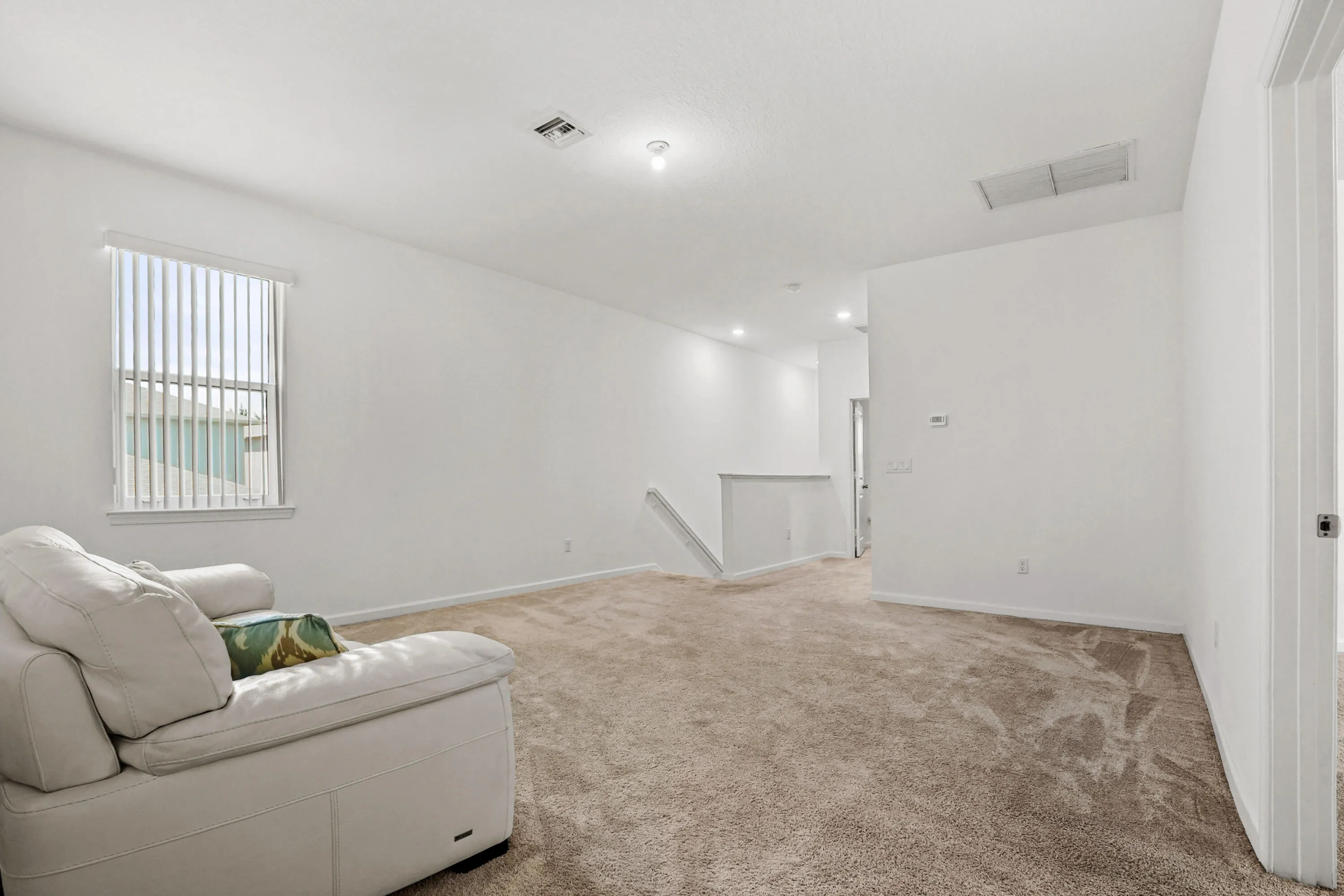 12 family room 03