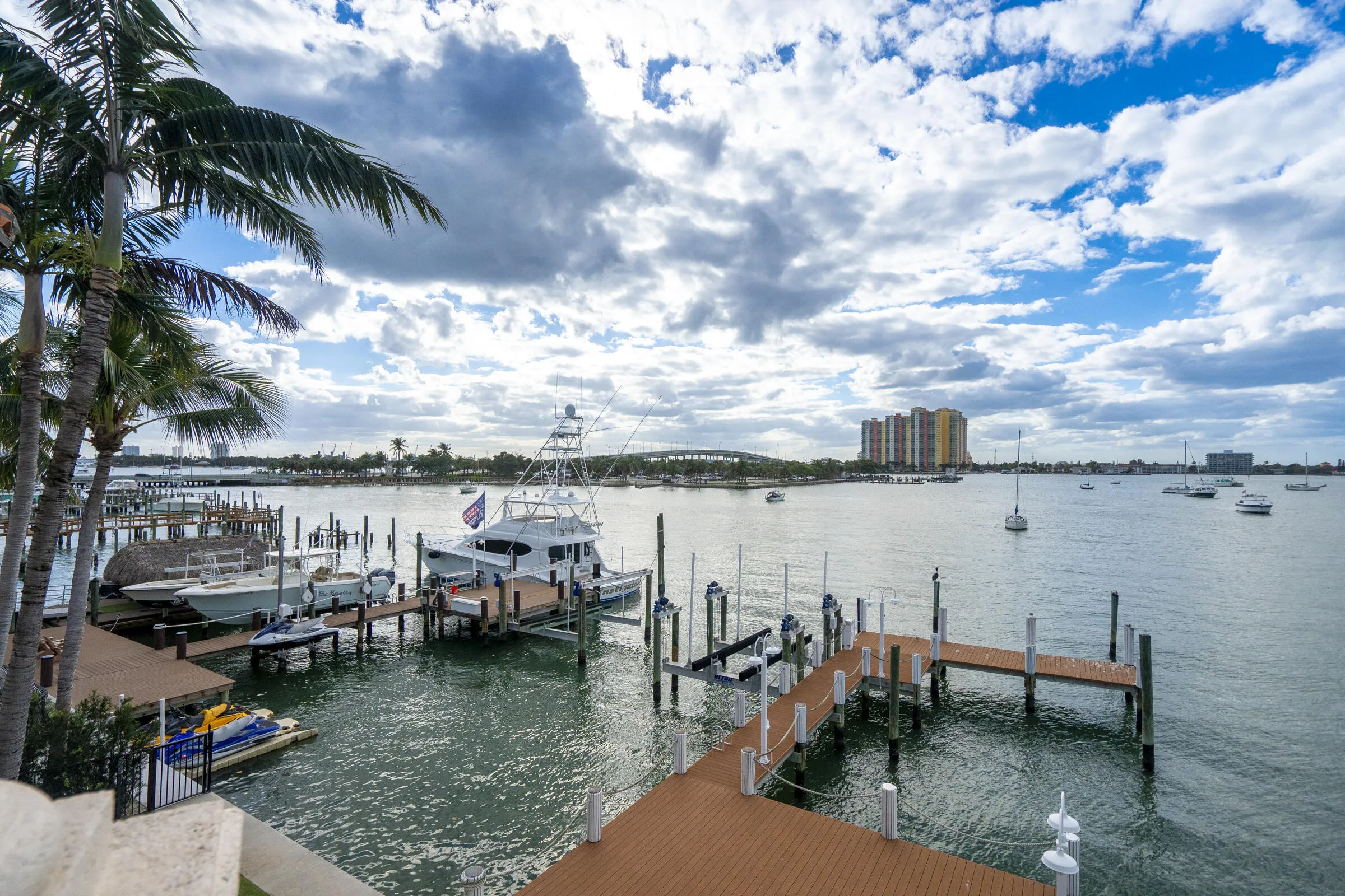 2775LakeDr-76