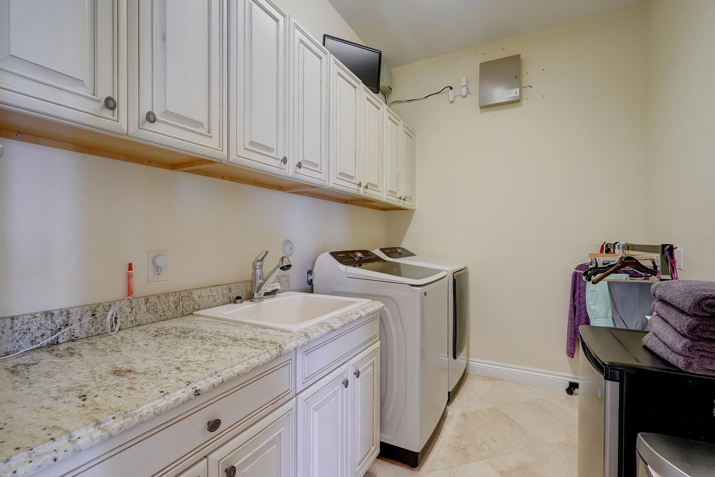 2775LakeDr-56