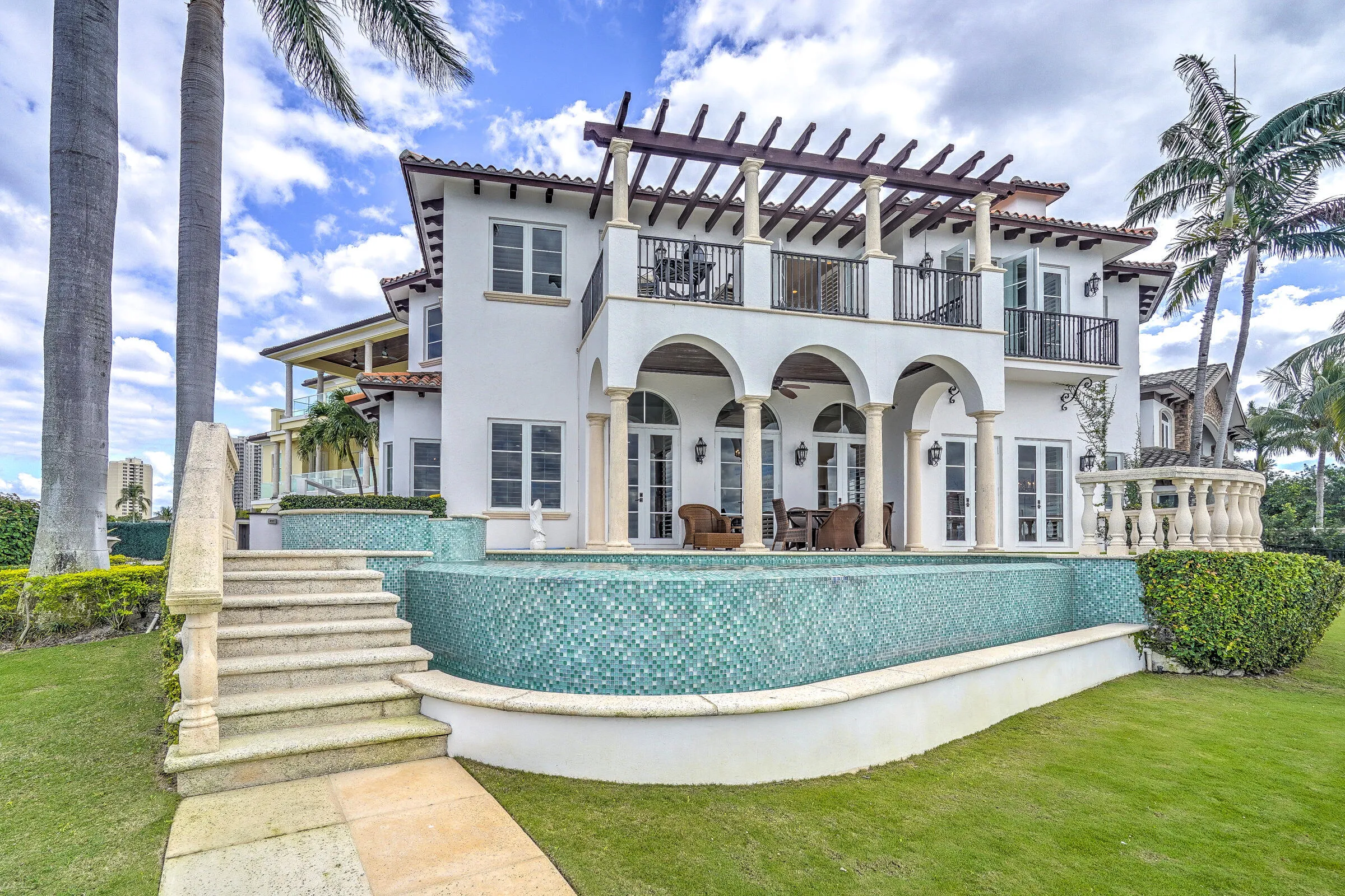 2775LakeDr-4