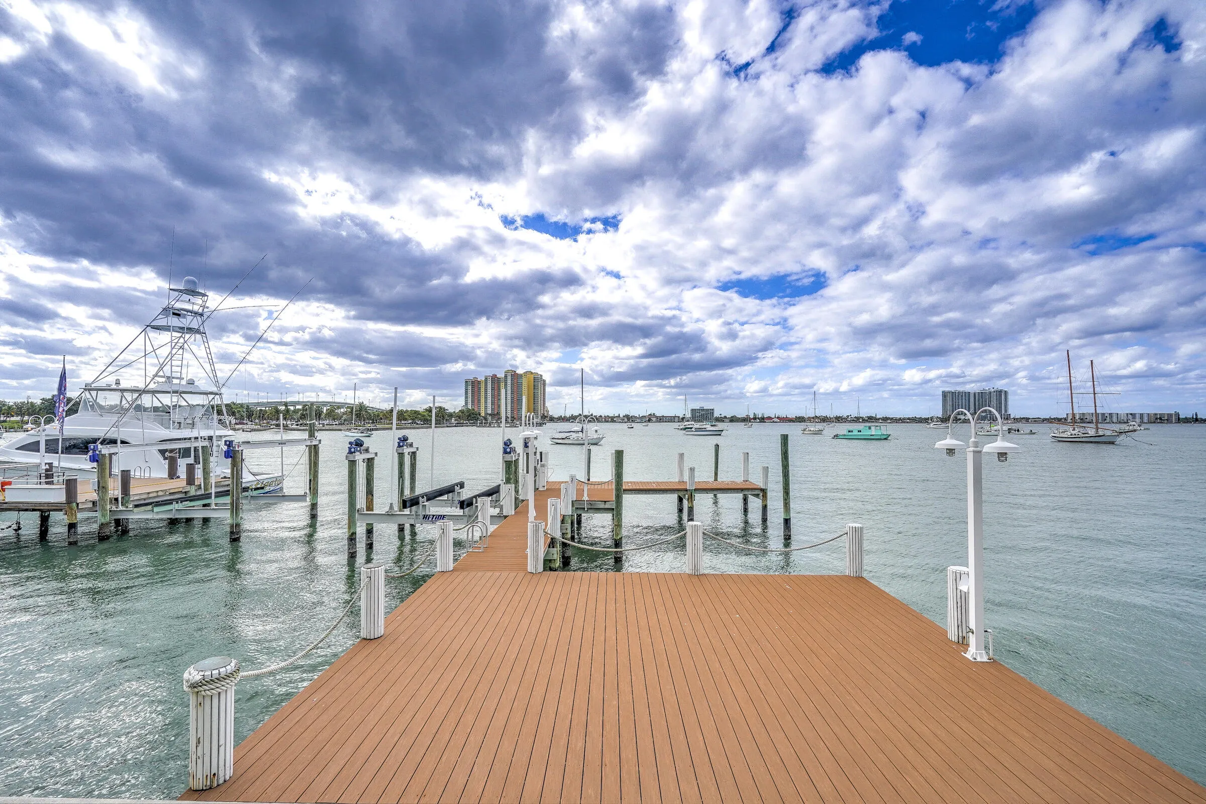 2775LakeDr-13