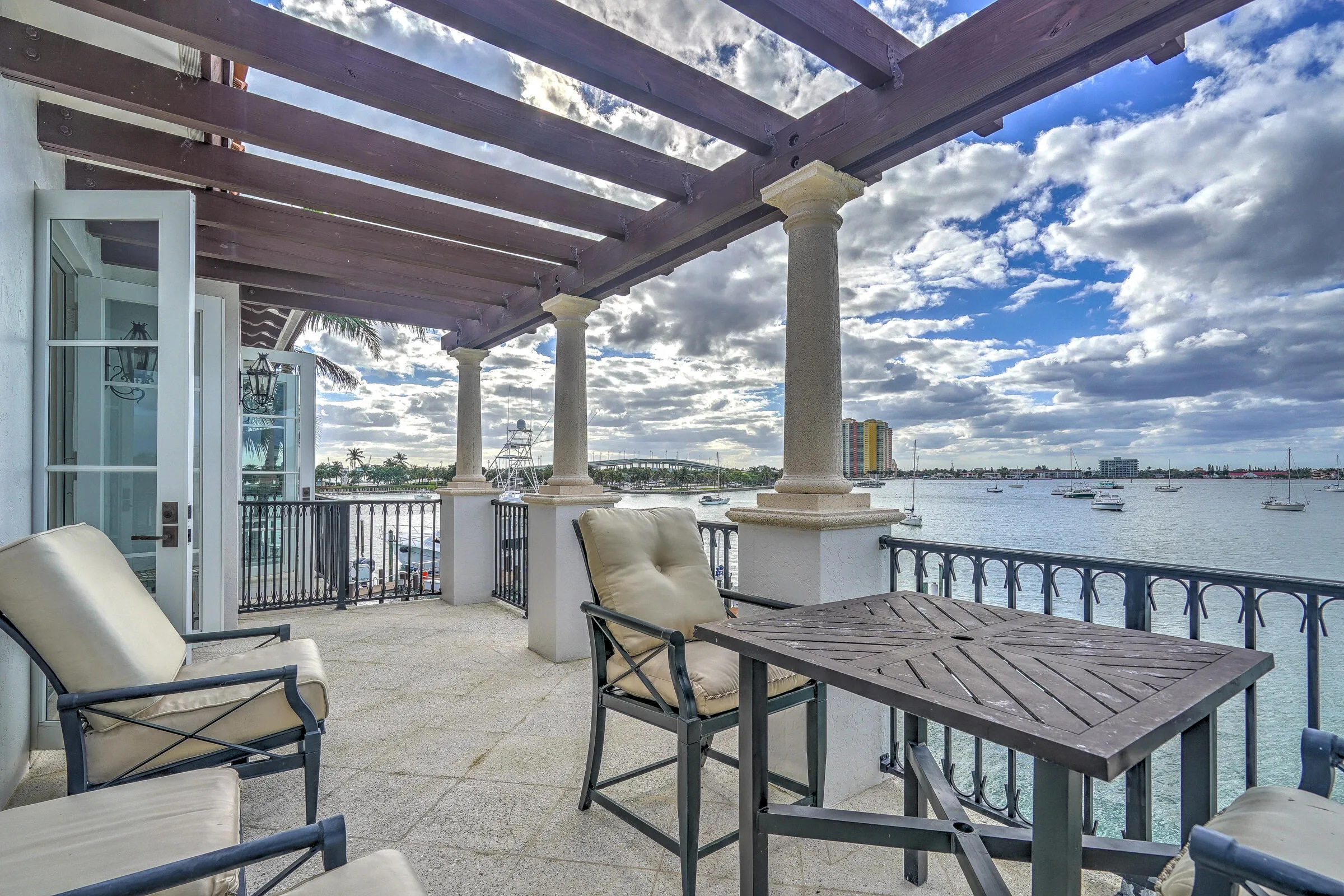 2775LakeDr-75