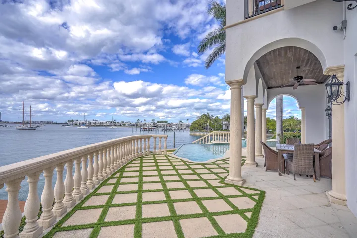 2775LakeDr-12
