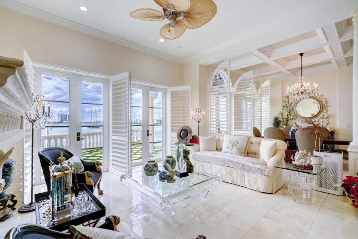 2775LakeDr-19