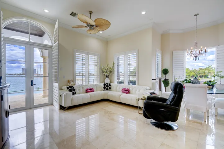 2775LakeDr-39