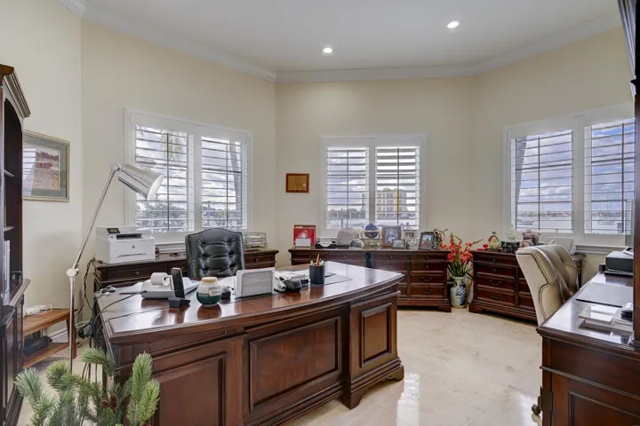 2775LakeDr-23