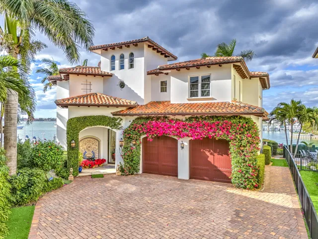 2775LakeDr-89