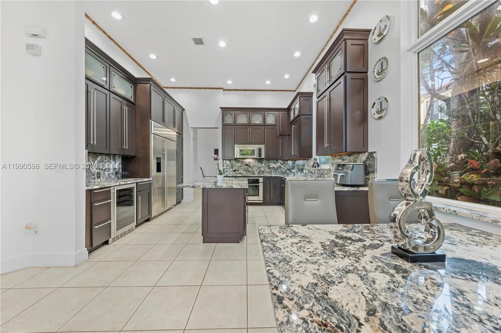 Open Luxury Chef's Kitchen With Island