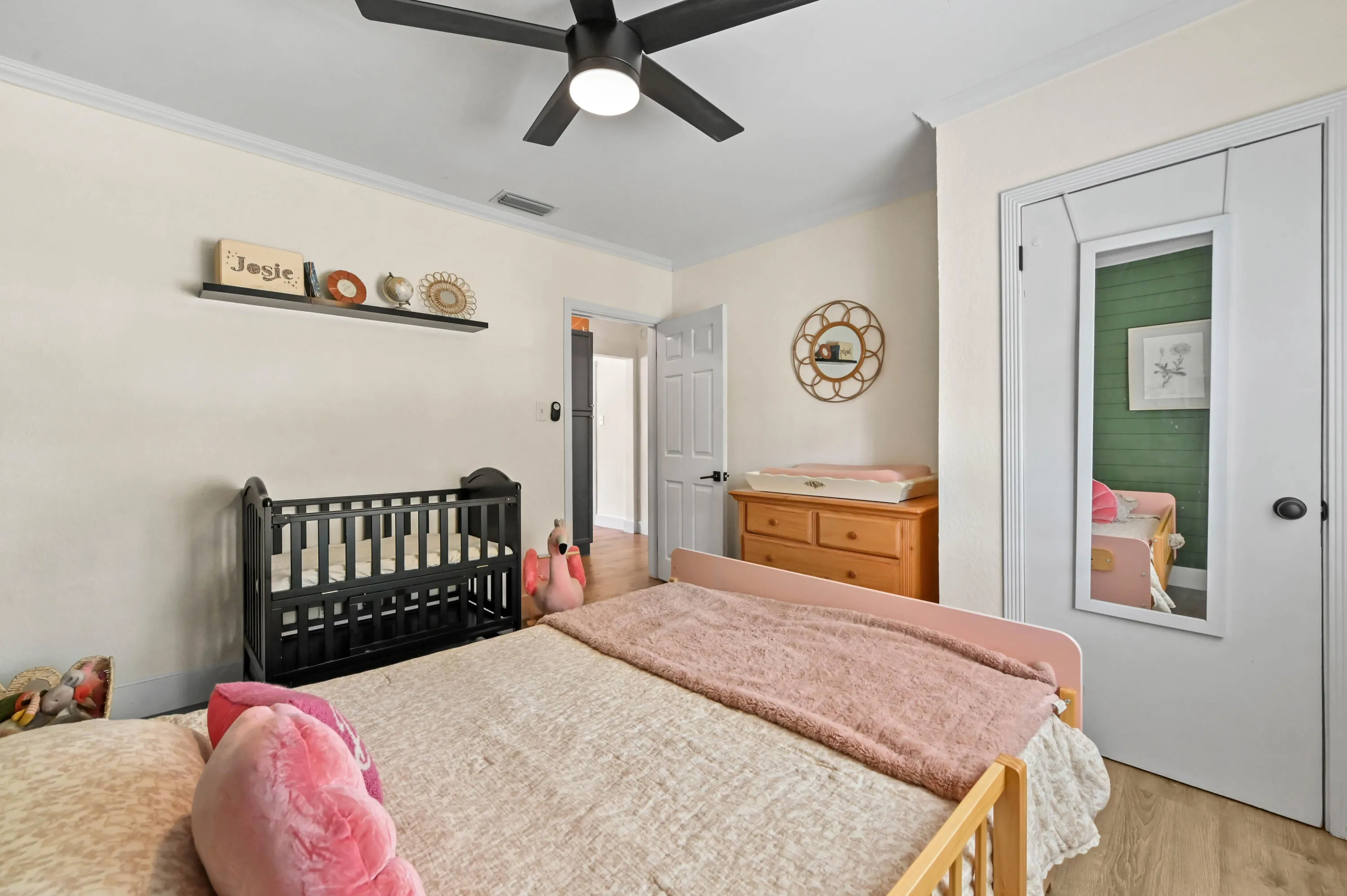 23 Bedroom 04