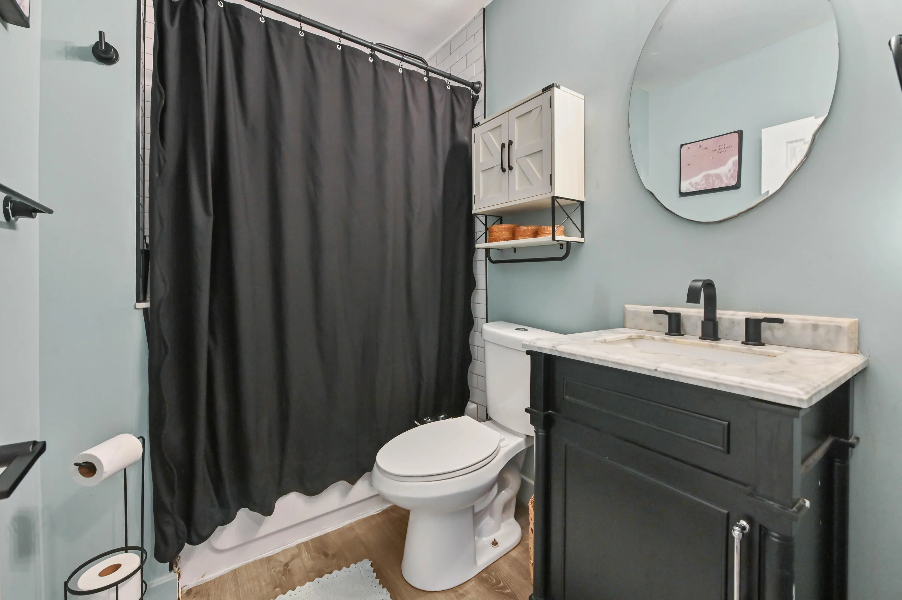 25 Bathroom 01