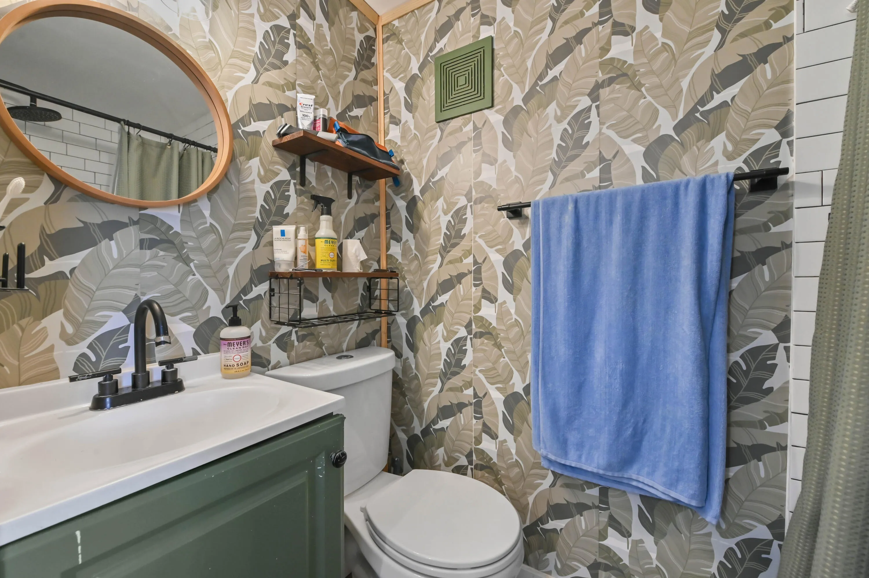 36 Bathroom 02