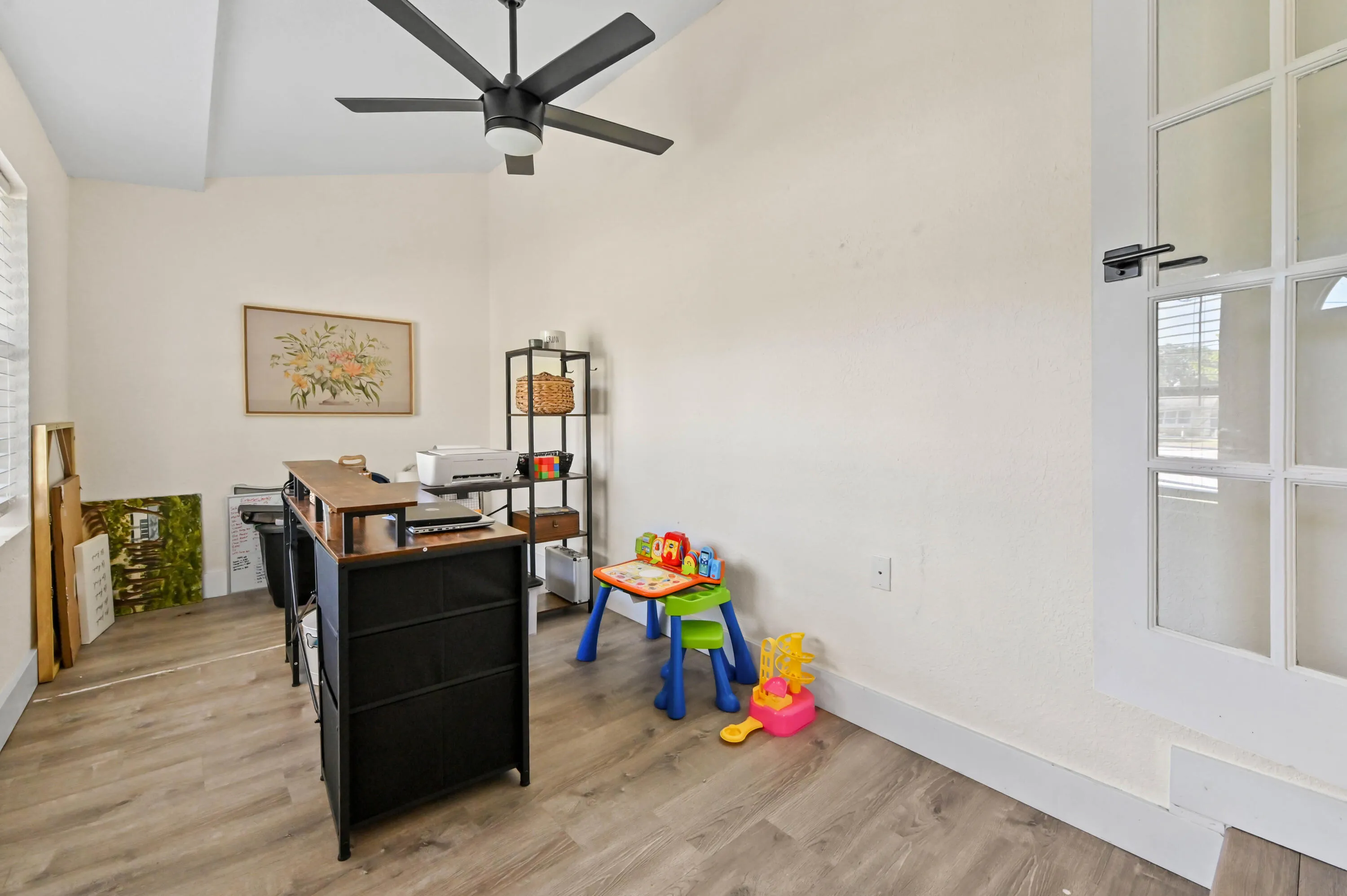 06 family room 01