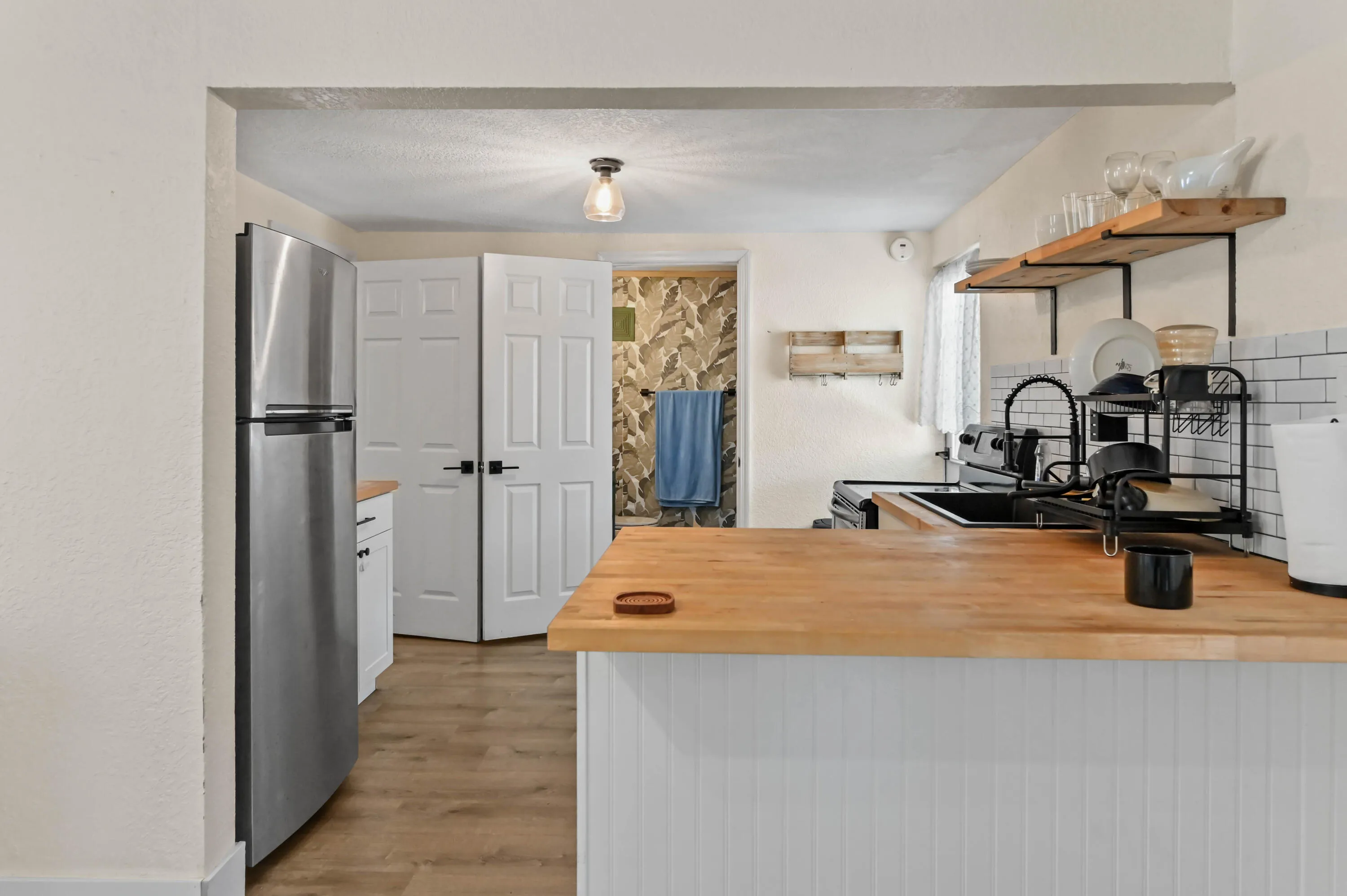 32 Kitchen 01