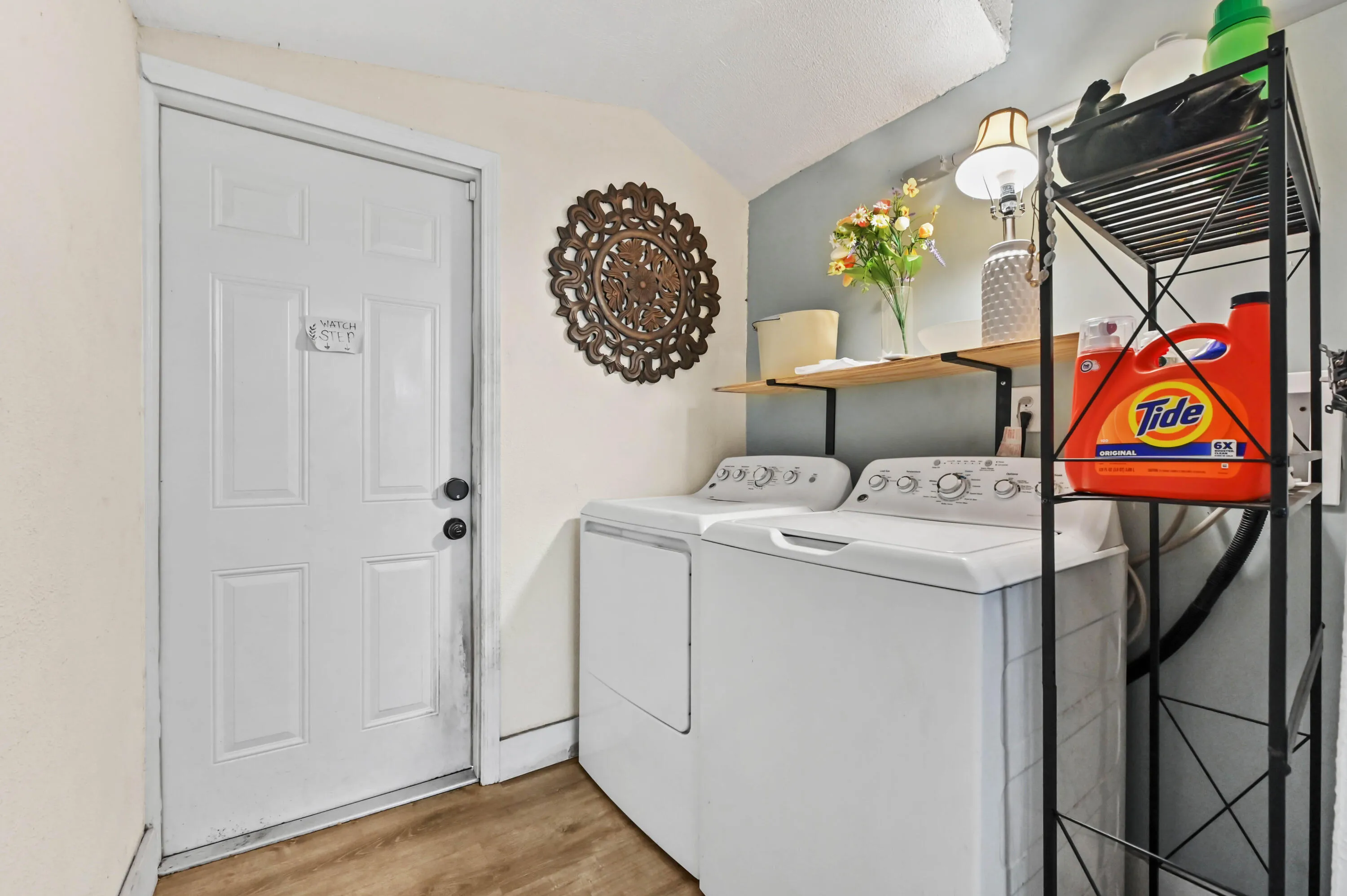 18 Laundry room 01