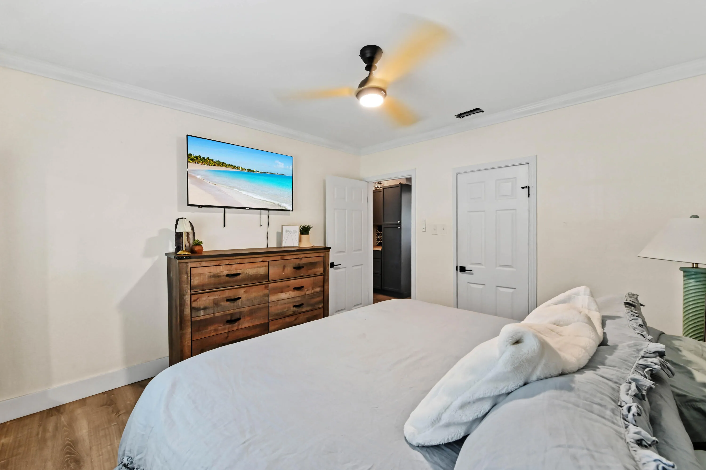 21 Bedroom 02