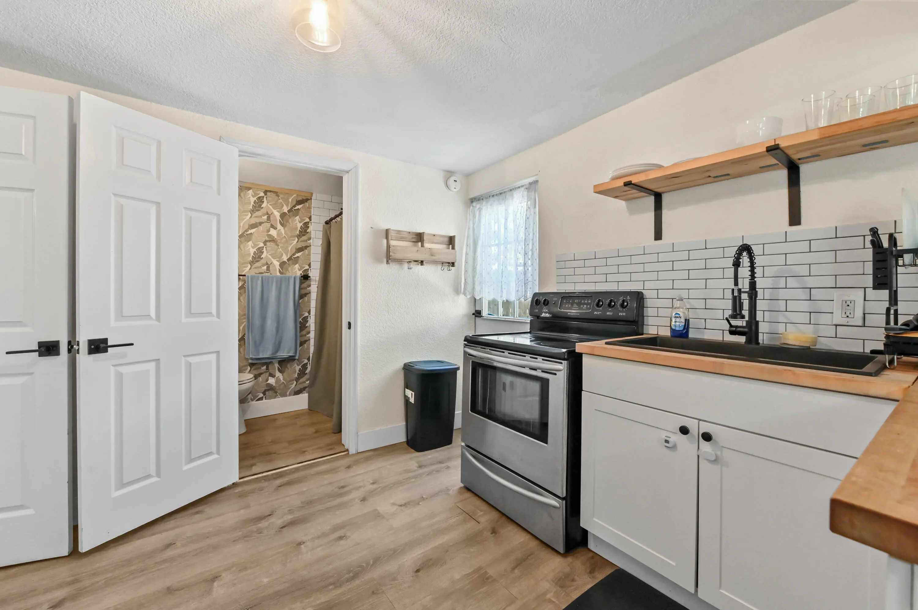 33 Kitchen 02