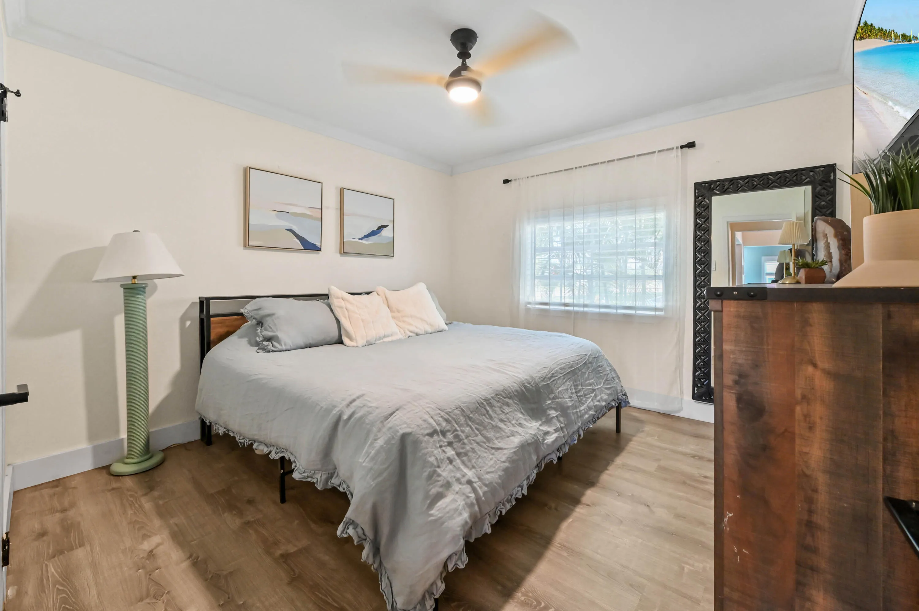 20 Bedroom 01