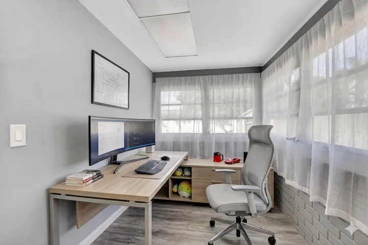 This is a bonus room, can be workout room, children's playroom, etc