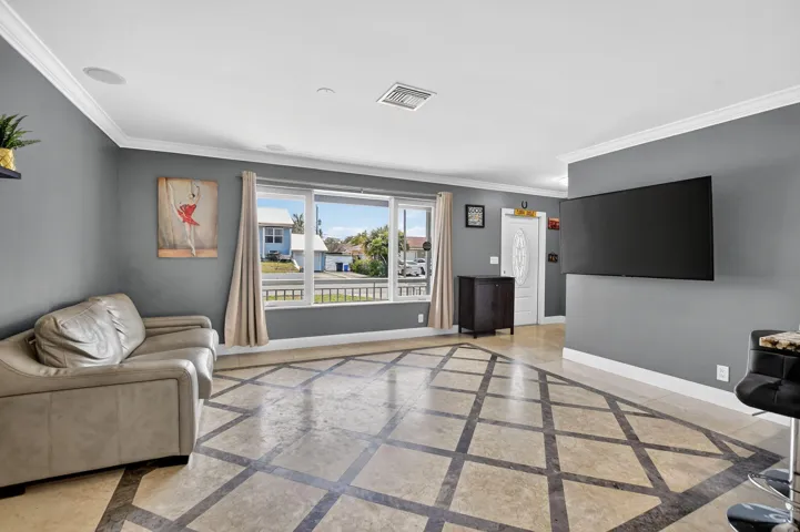 Living Room - Large Bay Window