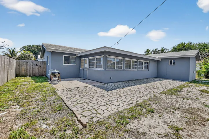 Room for Pool & Tiki Bar