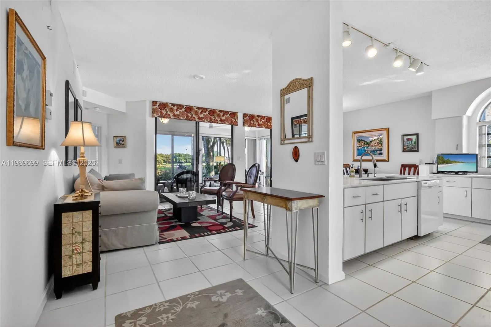 Volume ceilings with open layout