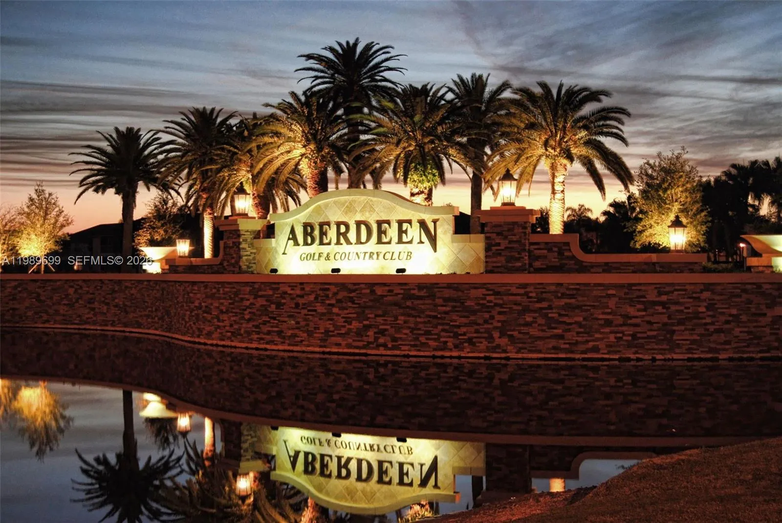 Located within exclusive Aberdeen Golf & Country Club, a mandatory membership community, residents enjoy access to championship golf, tennis, pickleball, resort-style pools, a state-of-the-art fitness and aquatics center, and multiple dining venues. A vibrant social calendar creates an active, connected lifestyle.