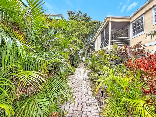305 SE 11th Avenue #D-1