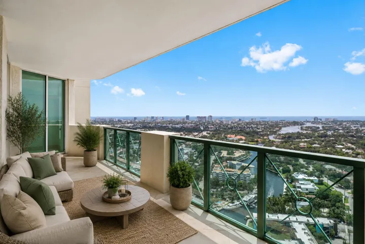 4-web-or-mls-staged balcony